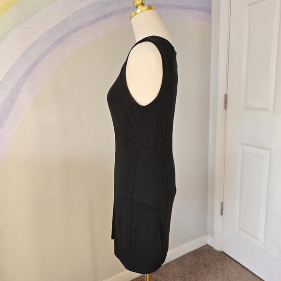 Ladakh | Medium | Black Keyhole Bodycon Sleeveless Dress - Picture 4 of 10